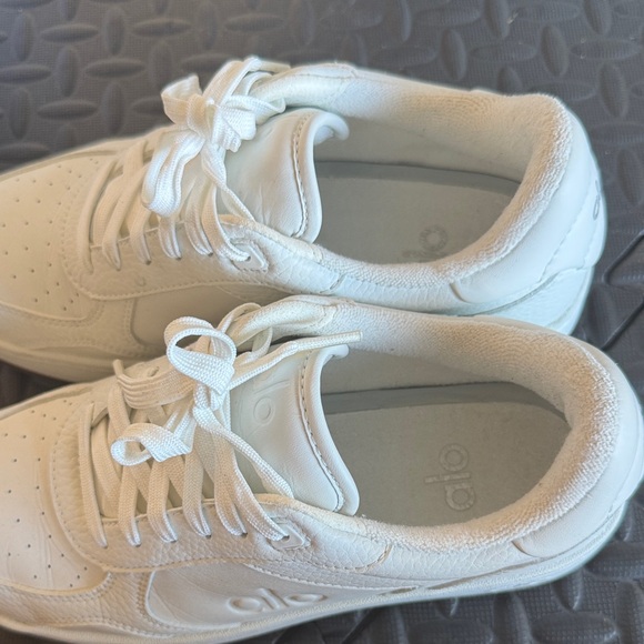 ALO Yoga White recovery mode Sneakers - Picture 9 of 9
